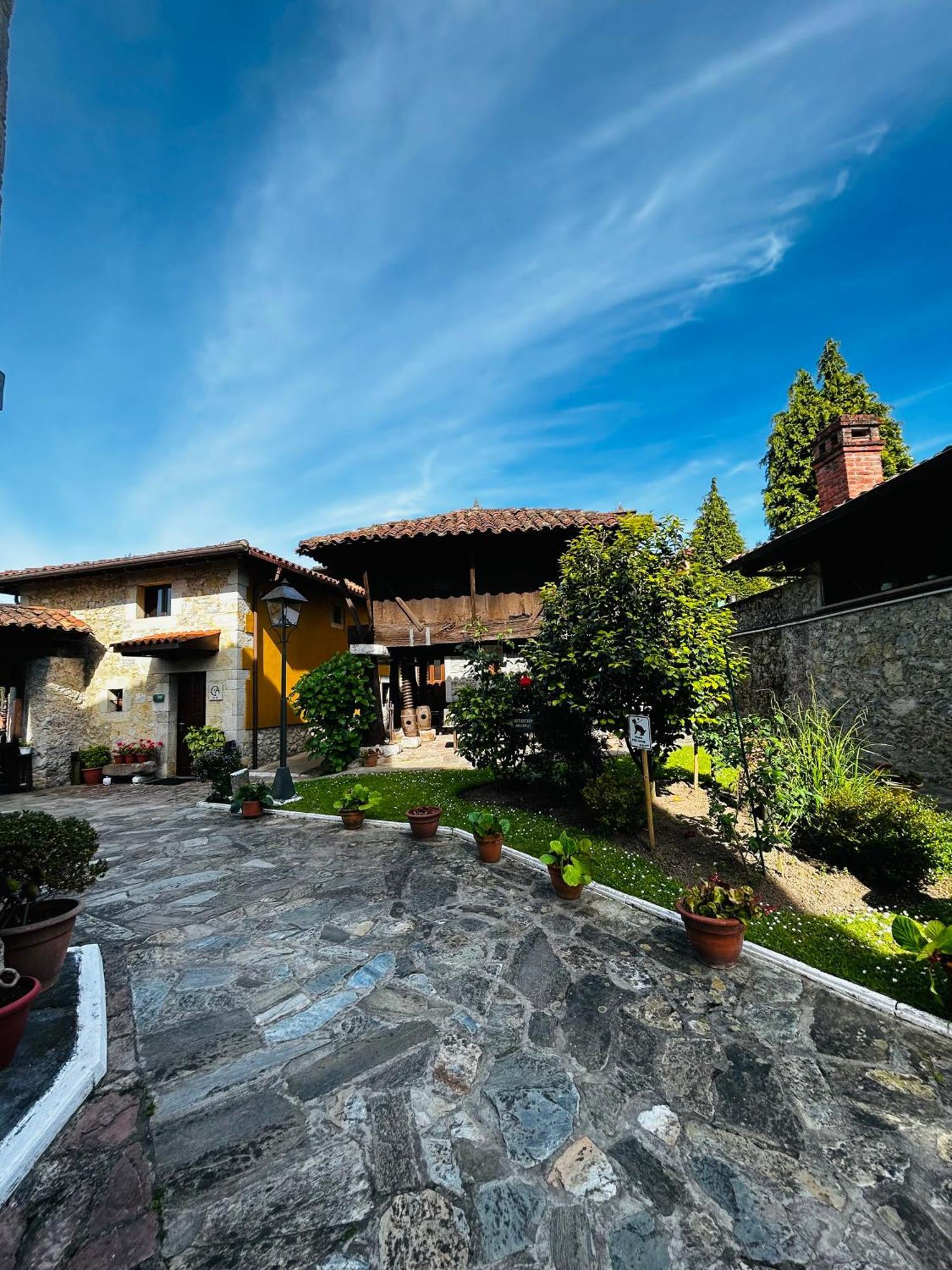 Apartamentos Rurales L'Arquera Llanes Exteriér fotografie